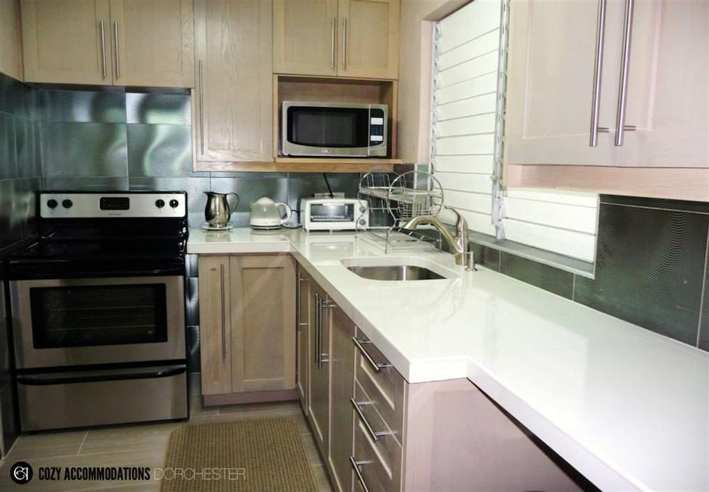 Cozy Accommodations - Dorchester City Line Кінгстон Номер фото