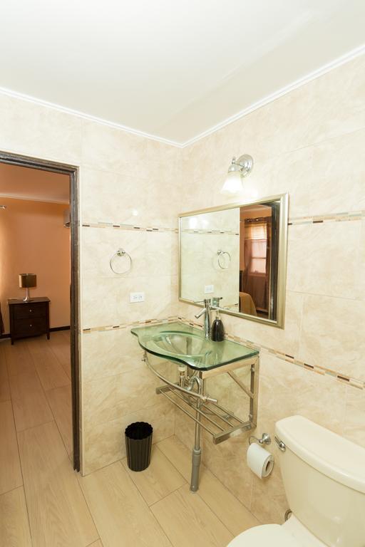 Cozy Accommodations - Dorchester City Line Кінгстон Екстер'єр фото